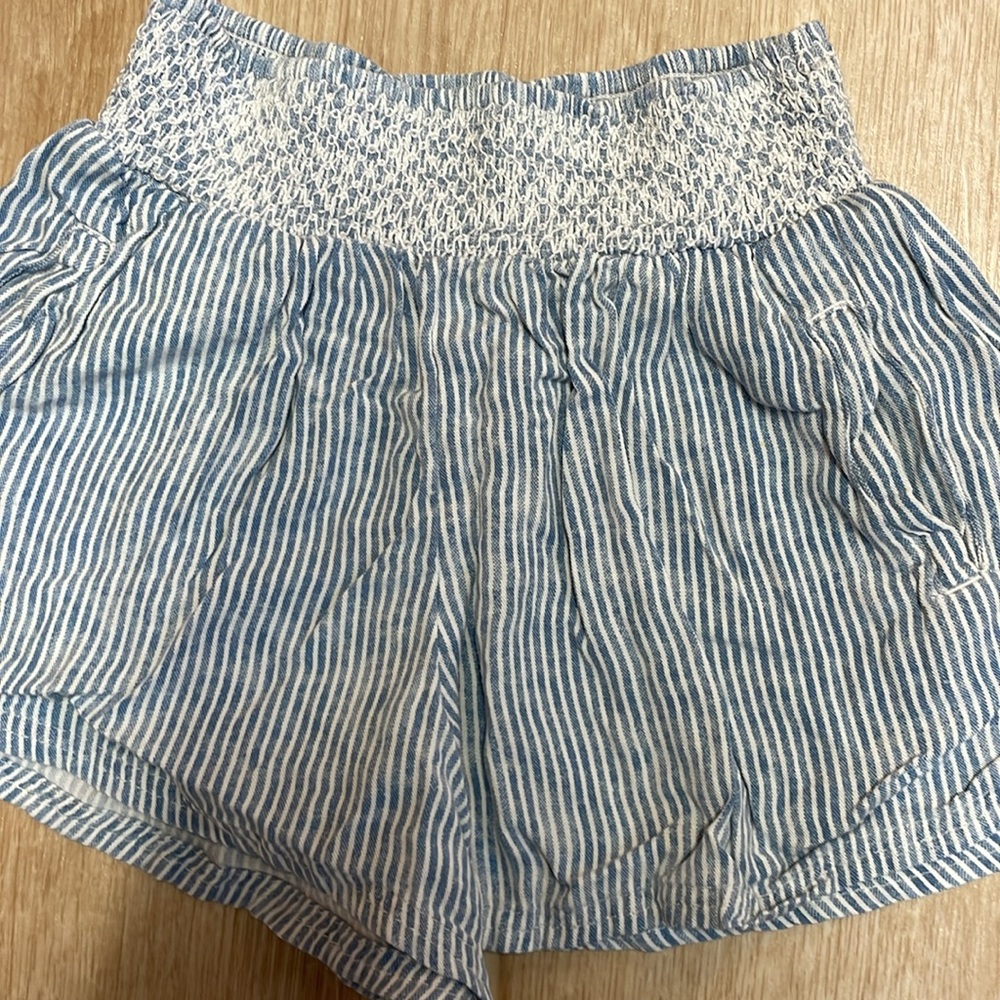 Abercrombie Kids Smocked Stretch Waist Striped Blue White Lightweight Shorts - Picture 7 of 7